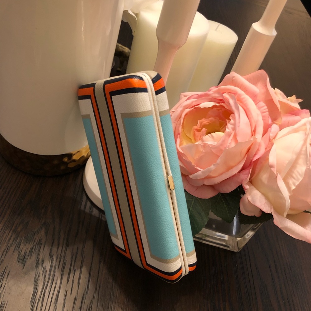 SOLD Summer Clutch-Limited Sale must go by 5/4‼️‼️